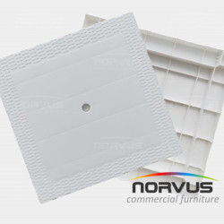  Mesa cuadrada Ratan de plastico blanca