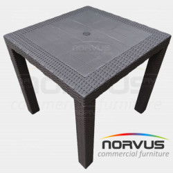 Mesa cuadrada Ratan de plastico chocolate